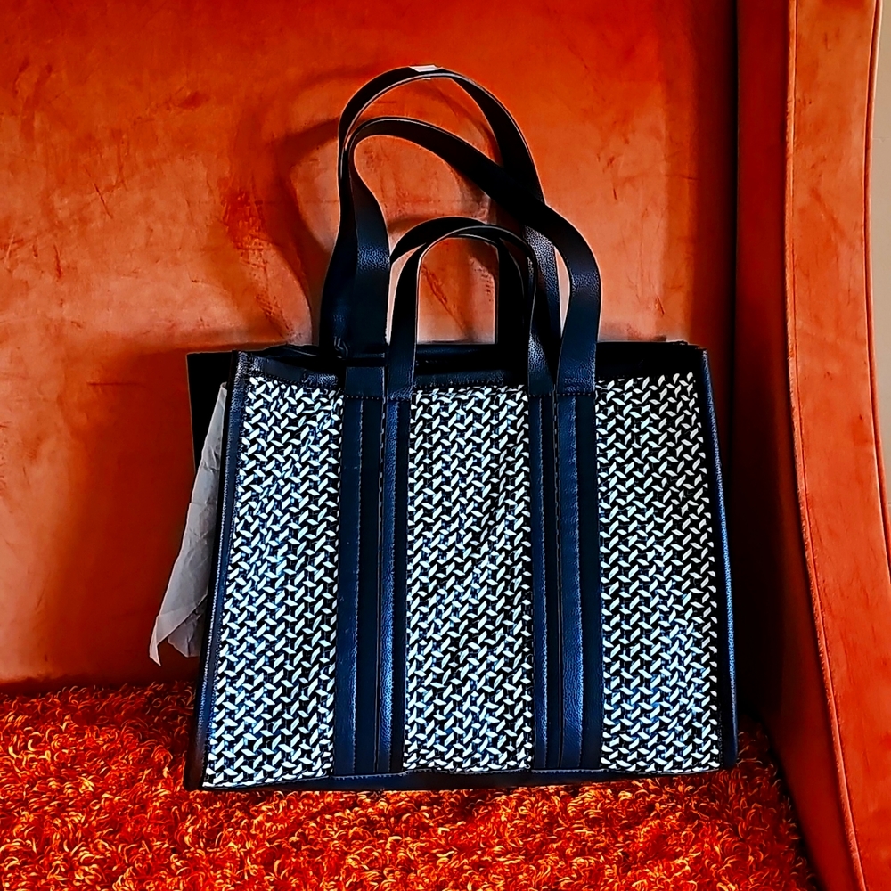 Vince Camuto brand new purse.